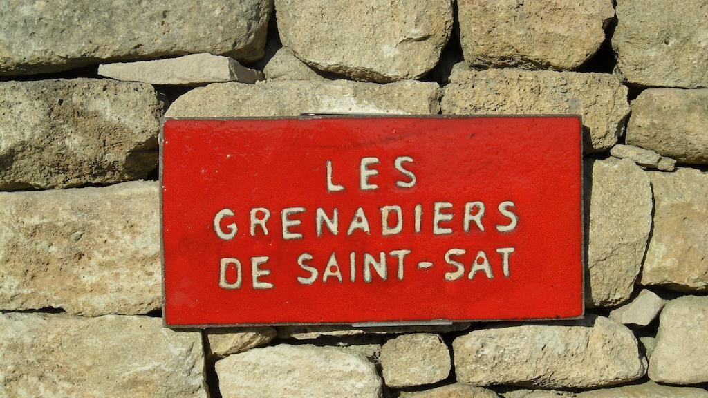 Les Grenadiers De Saint Sat Εξωτερικό φωτογραφία